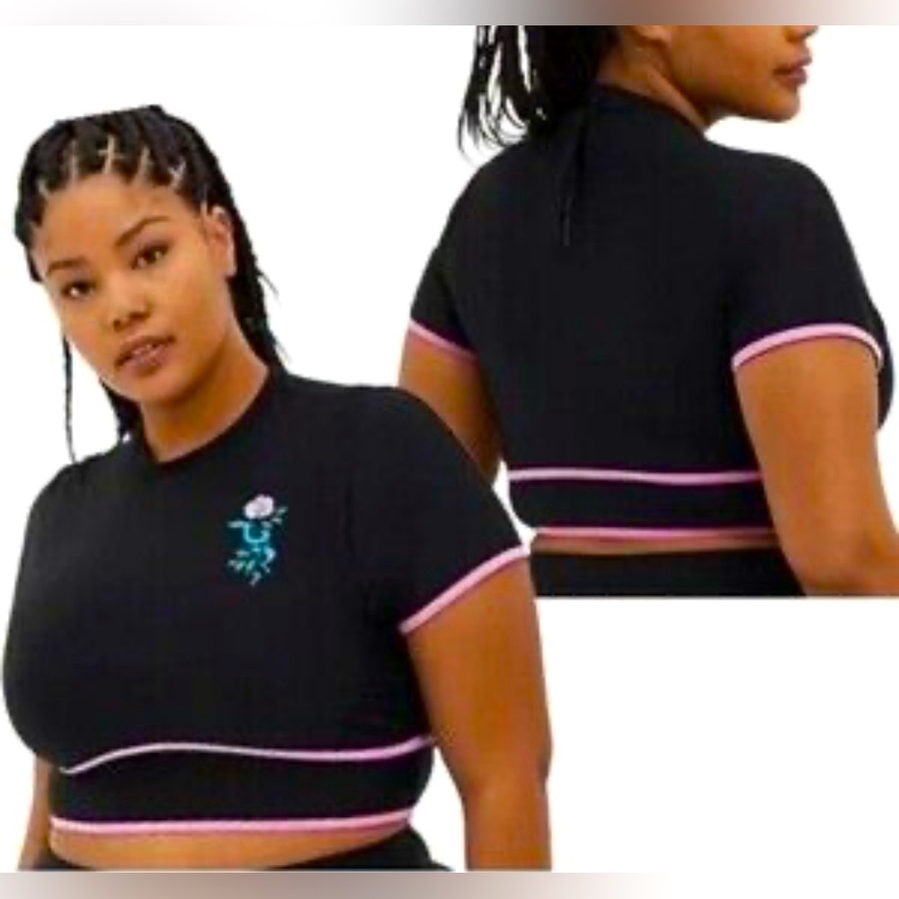 Torrid Active Size 2X Black Snake Rose Wireless Cropped Short Sleeve Rashguard
